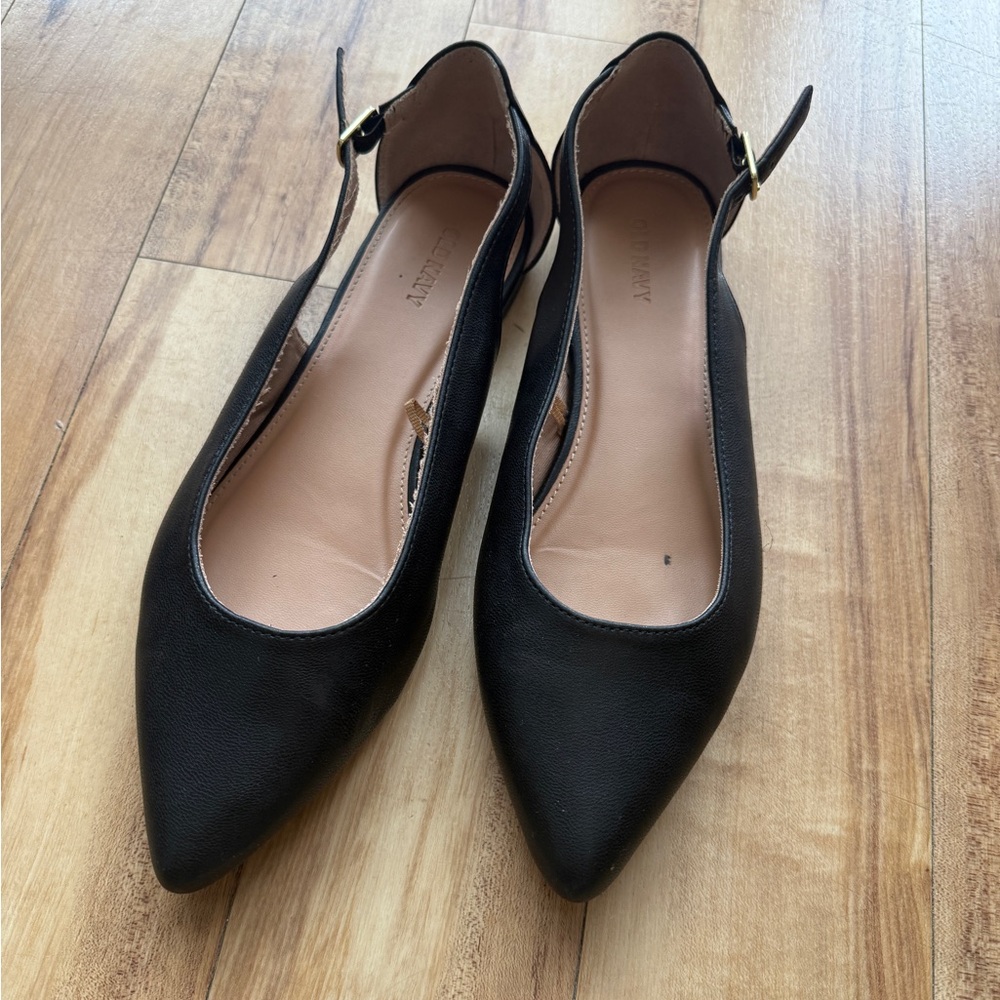 Black pointed toe flats